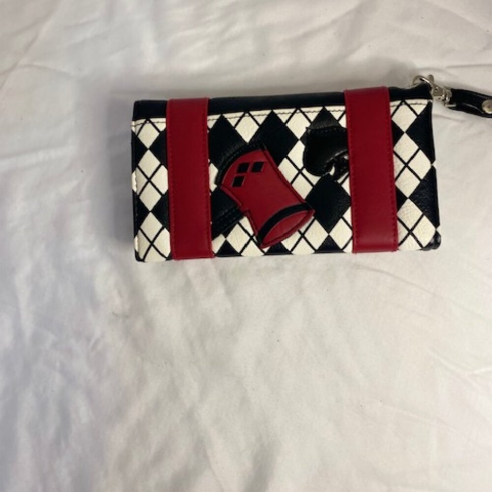 Harley Quinn Diamond Patterned Tri-fold  3 in 1 Clutch/ Wristlet/ Wallet - Picture 3 of 4